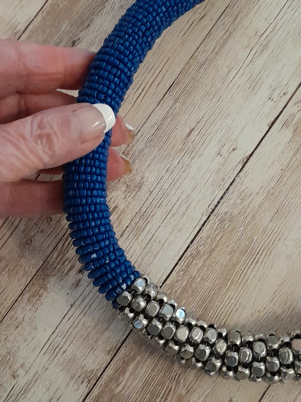 Kraag nek collier, semi-stijve vorm, koningsblauw en zilverkleurig – photo 4